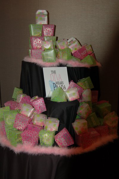 35-diva-pink-and-green-boxes-and-sign